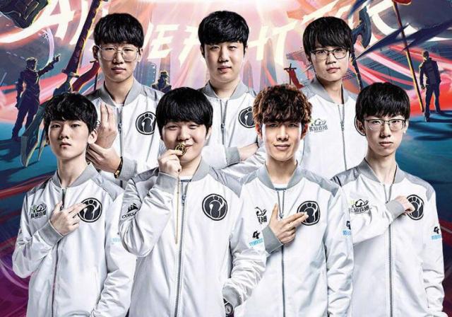 侧面表现出 侧面表现出