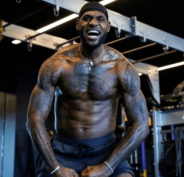 替补席爆发 替补席爆发